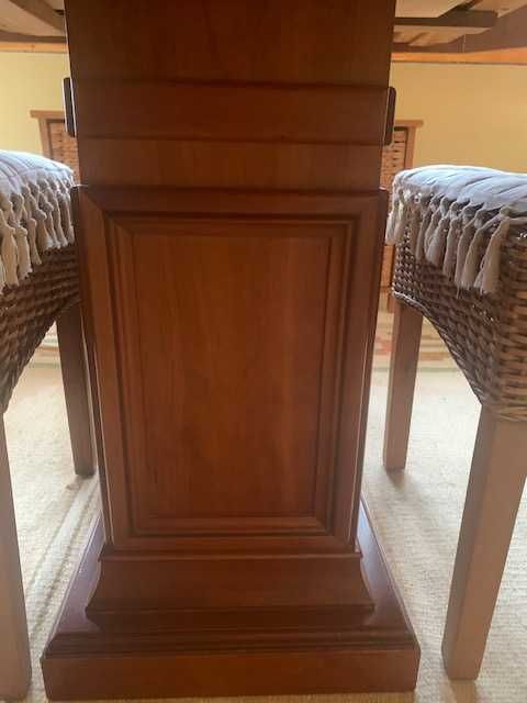 Extendable Rustic Square Table64730297778691122