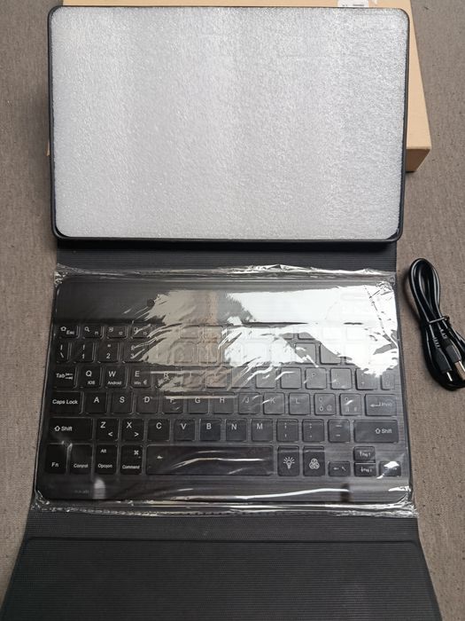 Etui z klawiaturą do tableta