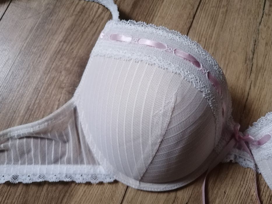 Biustonosz firmy More Desire rozmiar 80C