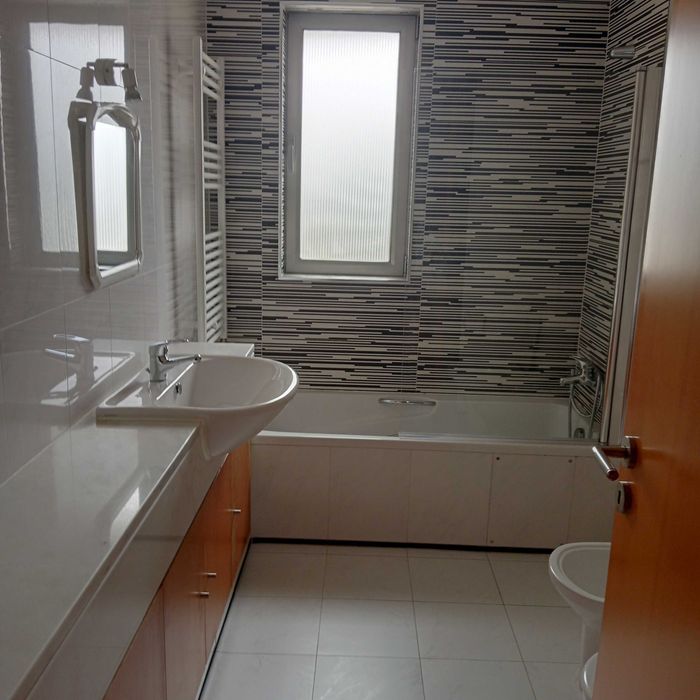 Quarto com WC privativo e lugar de garagem — a 10 minutos a pé do S. João