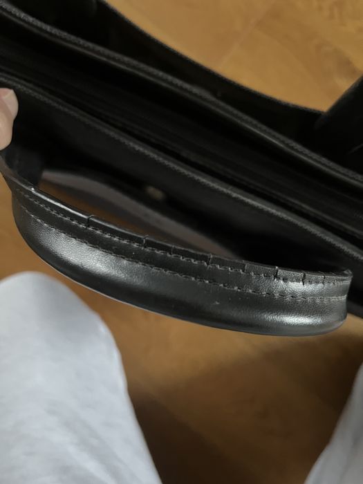 Elegancka czarna torba na laptopa