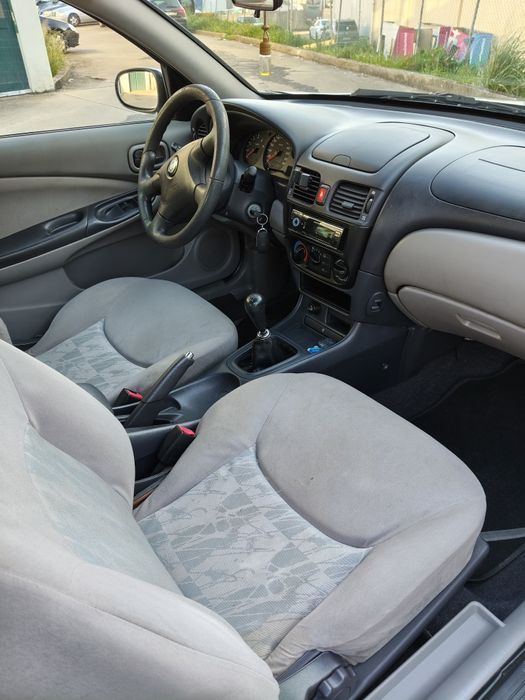 Vendo Nissan almera 1.5 gasolina 16 válvulas de 2002.