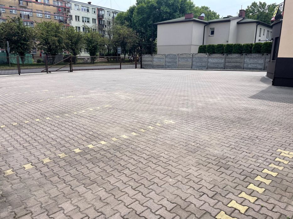 Lokal handlowo-usługowy w centrum Łasku 500m kw - do wynajęcia