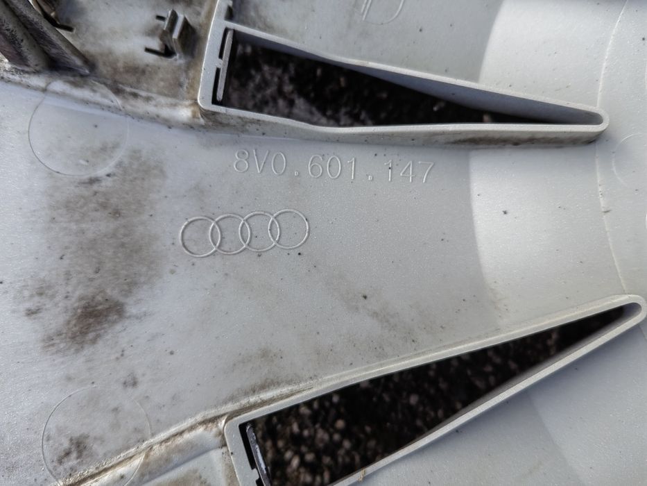 Kołpaki 16 cali Audi Komplet Oryginalne Czarne A1 A3 A4