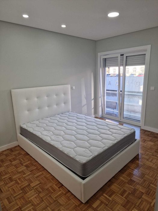 Camas de Casal Estofadas de Luxo 199€ Disp. em Várias Cores! 190x140m!