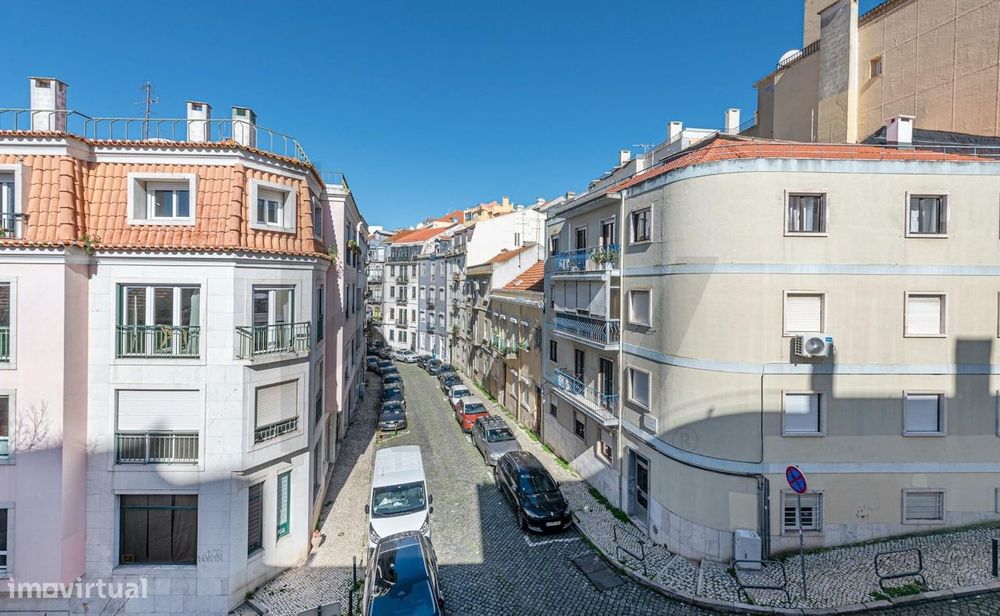 Apartamento T2 * Bairro de Inglaterra * Varanda c/ Vista de Cidade