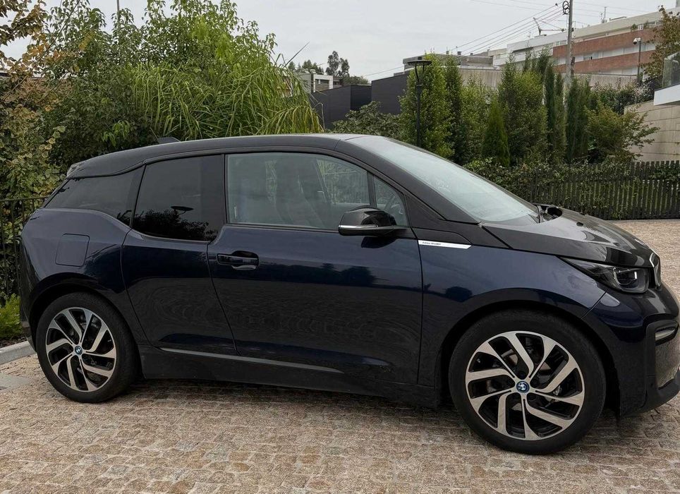BMW i3 120Ah de 2022, com 122.226Kms, valor com IVA incluído