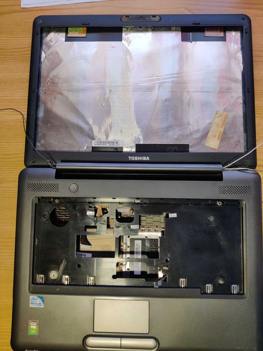 2 portateis/ carcaças Toshiba A300