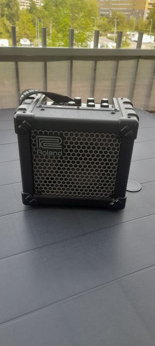 Guitarra nova ,anplificador roland saco e cabos