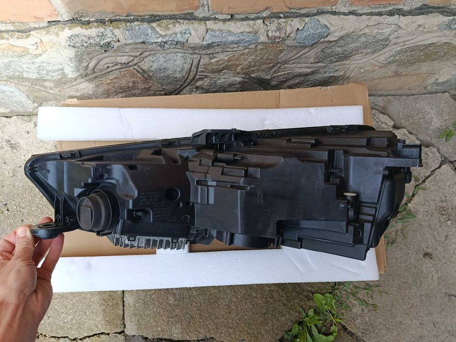 Audi A4 B9 рестайлінг права LED фара 8W0941034F комплектна, з блоком