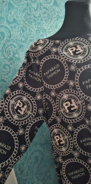 Czarna tunika z ciekawym printem Papaeazzi  Fashion 44/XXL