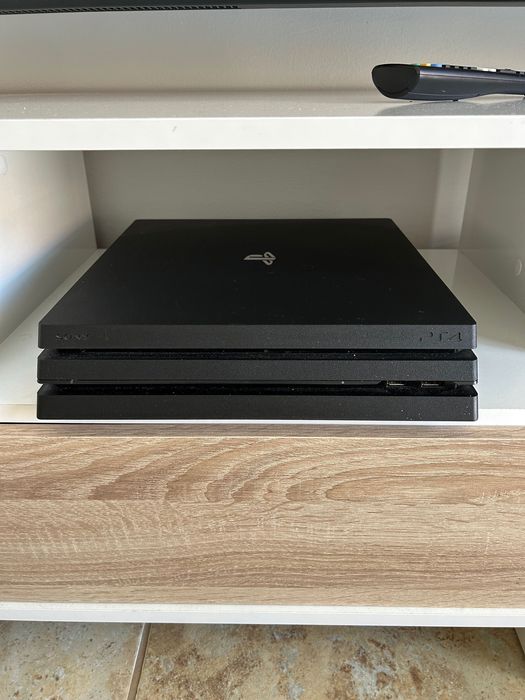 Ps4 pro 2 controle e 3 jogos