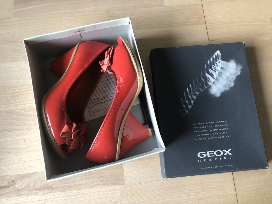 Эффектные кожаные лаковые туфли Geox. 39р. Оригинал