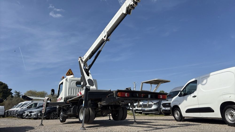 NISSAN CABSTAR 3.0 130cv Grua Cesto de 20M 2020 Apenas 33.000km ##OPORTUNIDADE##