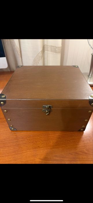 Деревʼяна скриня для віскі