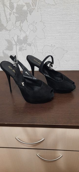 Шикарні босоніжки