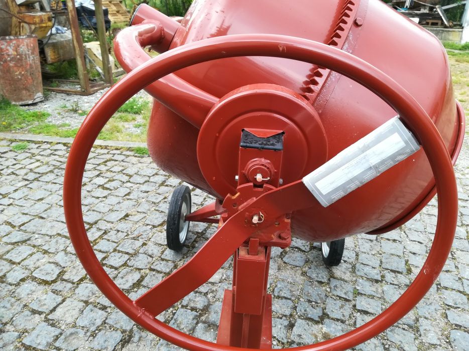 Betoneira LIS 260Lts monofásica (nova)