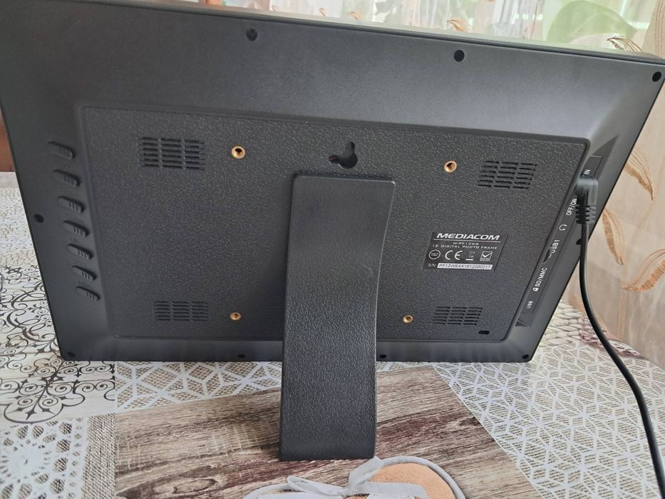 Цифровая фоторамка 12'1 Mediacom