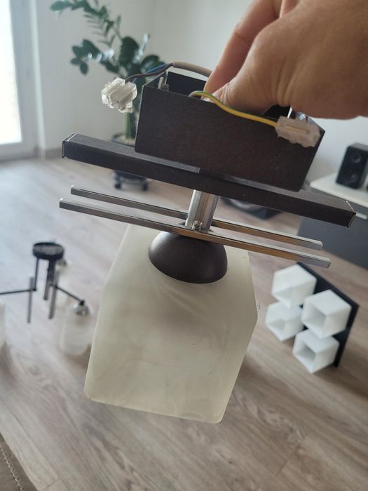 Lampa sufitowa pojedyńcza