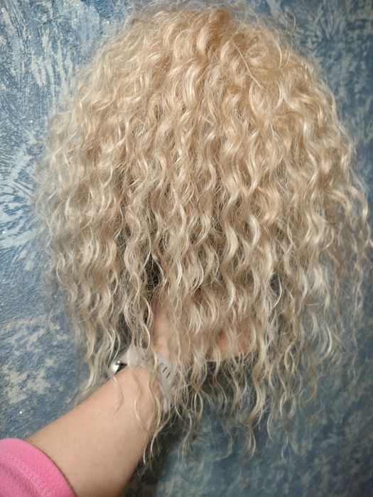 Хвост на заколке афро блонд