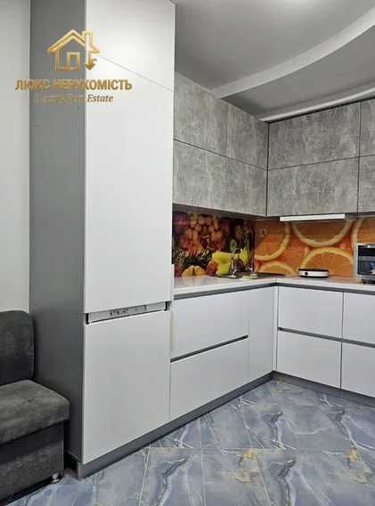 Продам 2 комнатную квартиру в ЖК Акварель 1 . Подходит под требования єОселя.