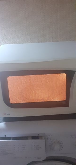 Мікрохвильовка LG в хорошому стані