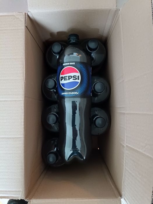 8 sztuk. Pepsi Cola bez cukru 1,5 L