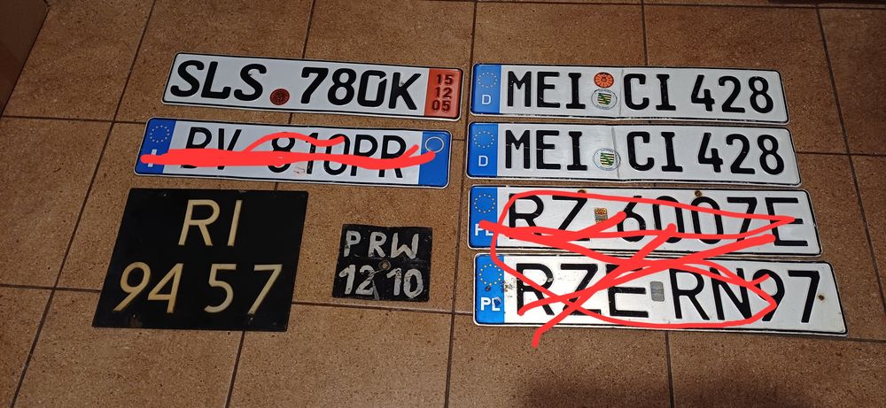 Stare tablice kolekcjonerskie.