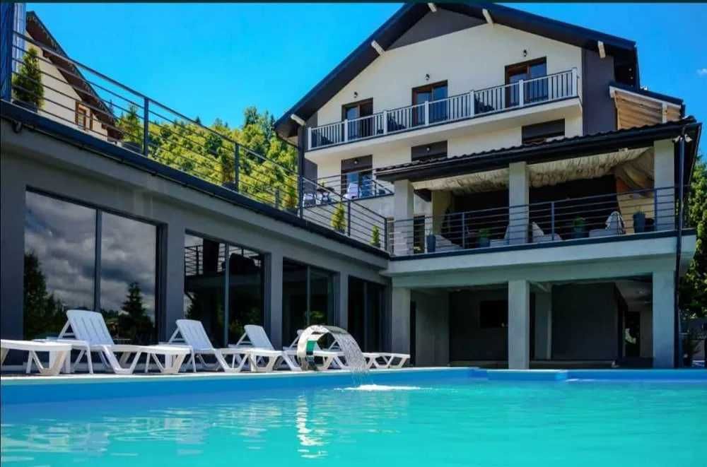 Продається діючий готель в Поляниці!