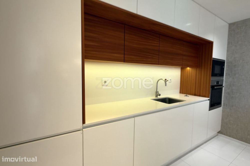 Apartamento T3 com lugar de garagem e varanda em S. Vitor.