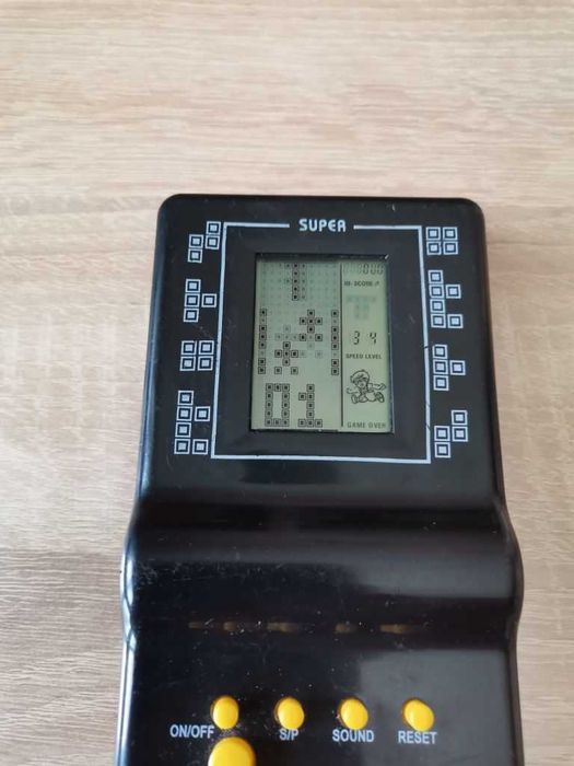 Электронная игра тетрис Brick Game E-9999 из 90-Х