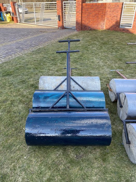 Walec ogrodowy zalany betonem lub na wodę