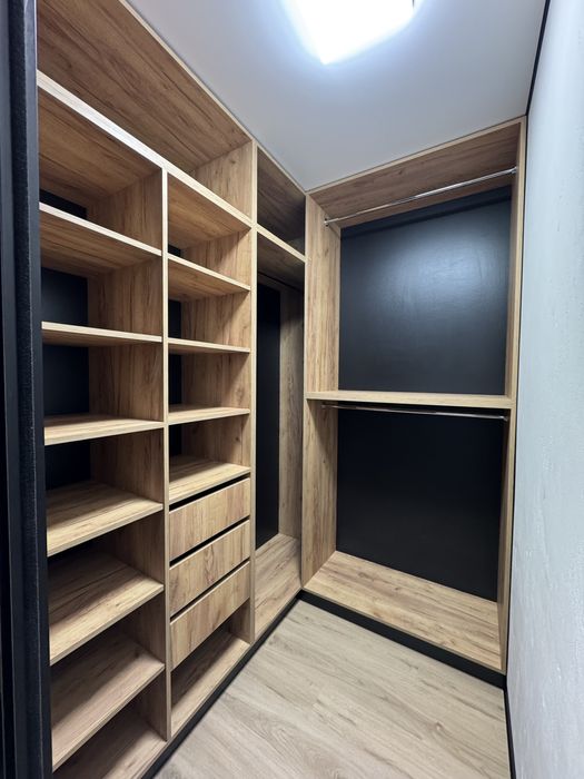 Велика 1-кімнатна квартира видова на Міське Озеро