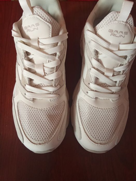 Кросівки жіночі Baas