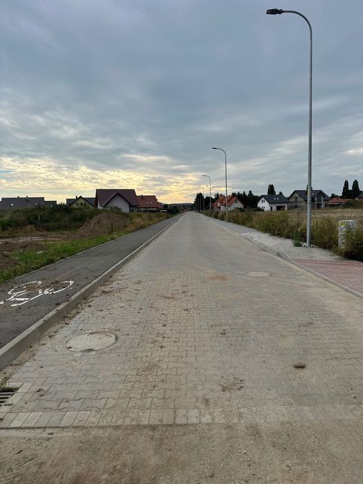 Duża, słoneczna działka budowlana w malowniczej okolicy