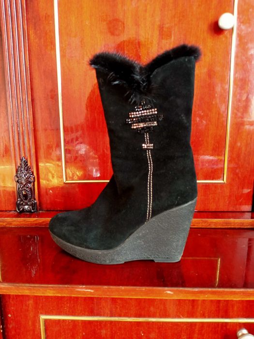 Продаю женские сапоги