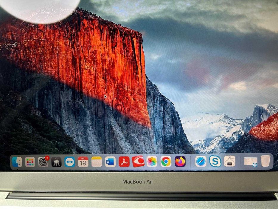 Laptop Apple MacBook Air 13.3" 256GB srebrny w super stanie