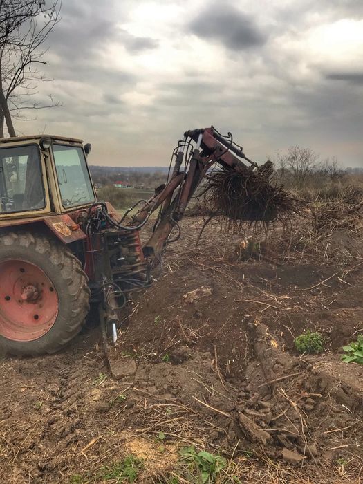 Послуги екскаватора/корчування/копка ям/вивіз сміття/доставка піску