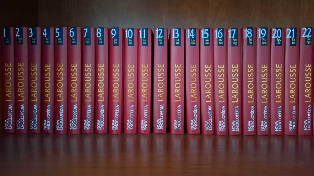 Nova Enciclopédia Larousse e Dicionário Temático Larousse