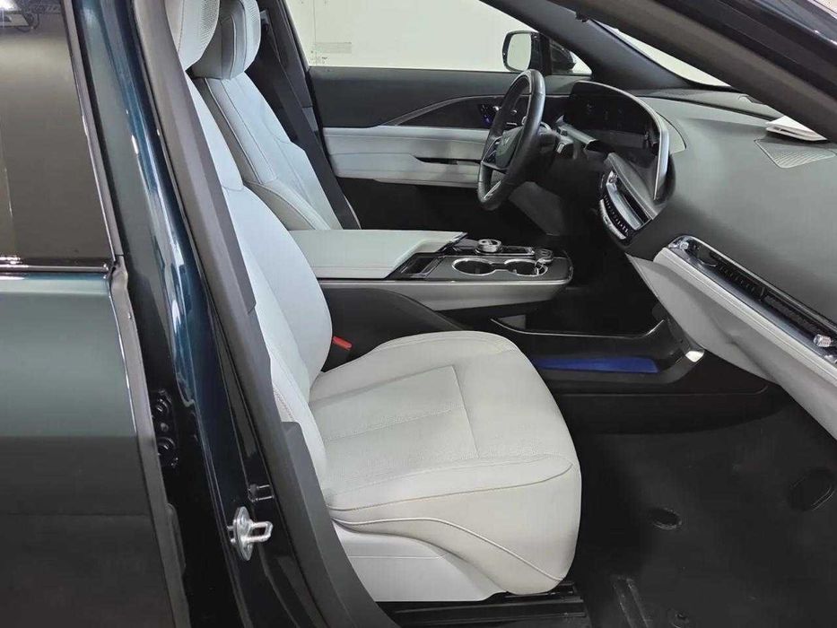 2025 Cadillac LYRIQ Luxury