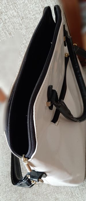 Beżowo-śmietankowa torebka