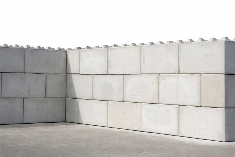 Bloki betonowe modułowe do budowy boksów zasieki 60x60x60 mur oporowy C25/30 C30/37 transport HDS.