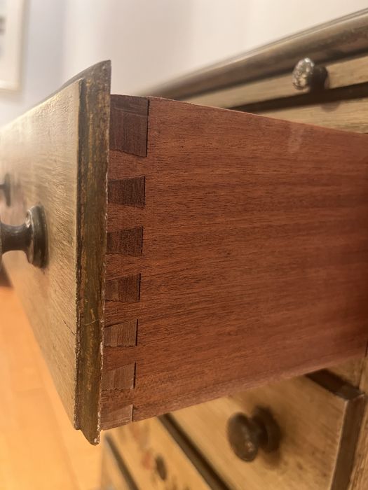 Cómoda em maseira maciça vintage