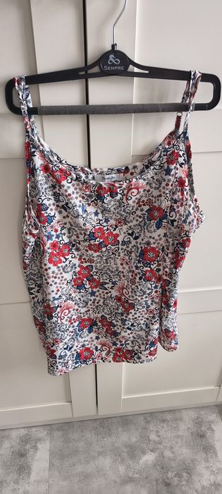 Bluzka plus size na ramiączka w kwiatowym 50