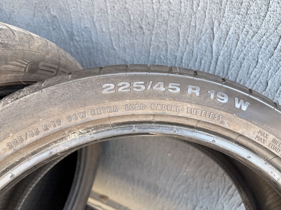 Шини літні 225/45 r19 Dunlop, Continental
