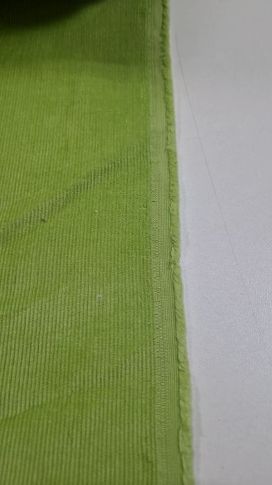 Sztruks limonka szer.145 cm.