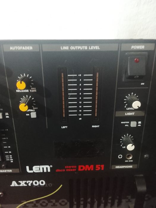 Mesa de som mais amplificador