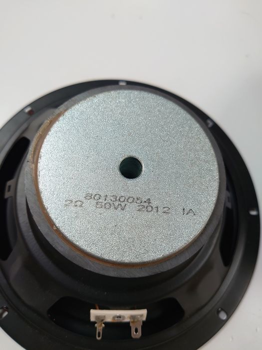 Динамики автомобильные мидбасовые 20см 2ом