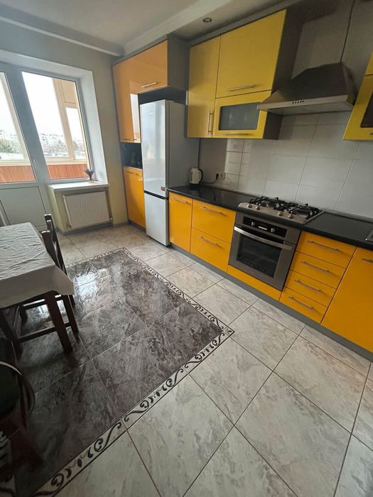 Продаж вул. О. Довженка, 3 кім. 87 м2, 98000$