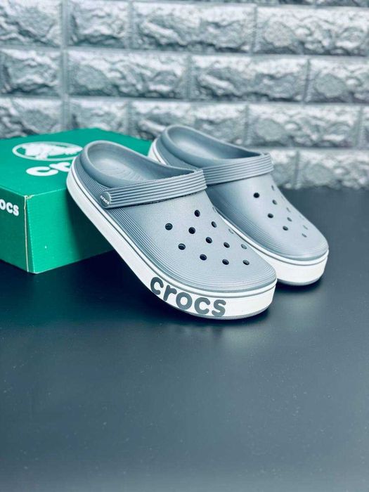 Crocs мужские серые сабо для отдыха и прогулок Новая коллекция! Crocs мужские Light Gray Стильные ежедневные кроксы